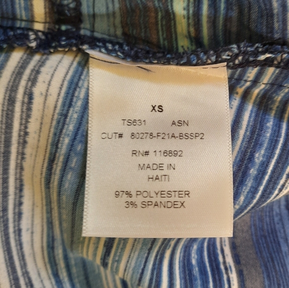 Strictly scrubs striped scrubs top sz XS NWT *J - Picture 5 of 5